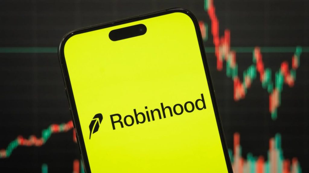 Robinhood Chain slowdown spreads from fees to trading as transactions fall 40% Robinhood Chain slowdown spreads from fees to trading as transactions fall 40%